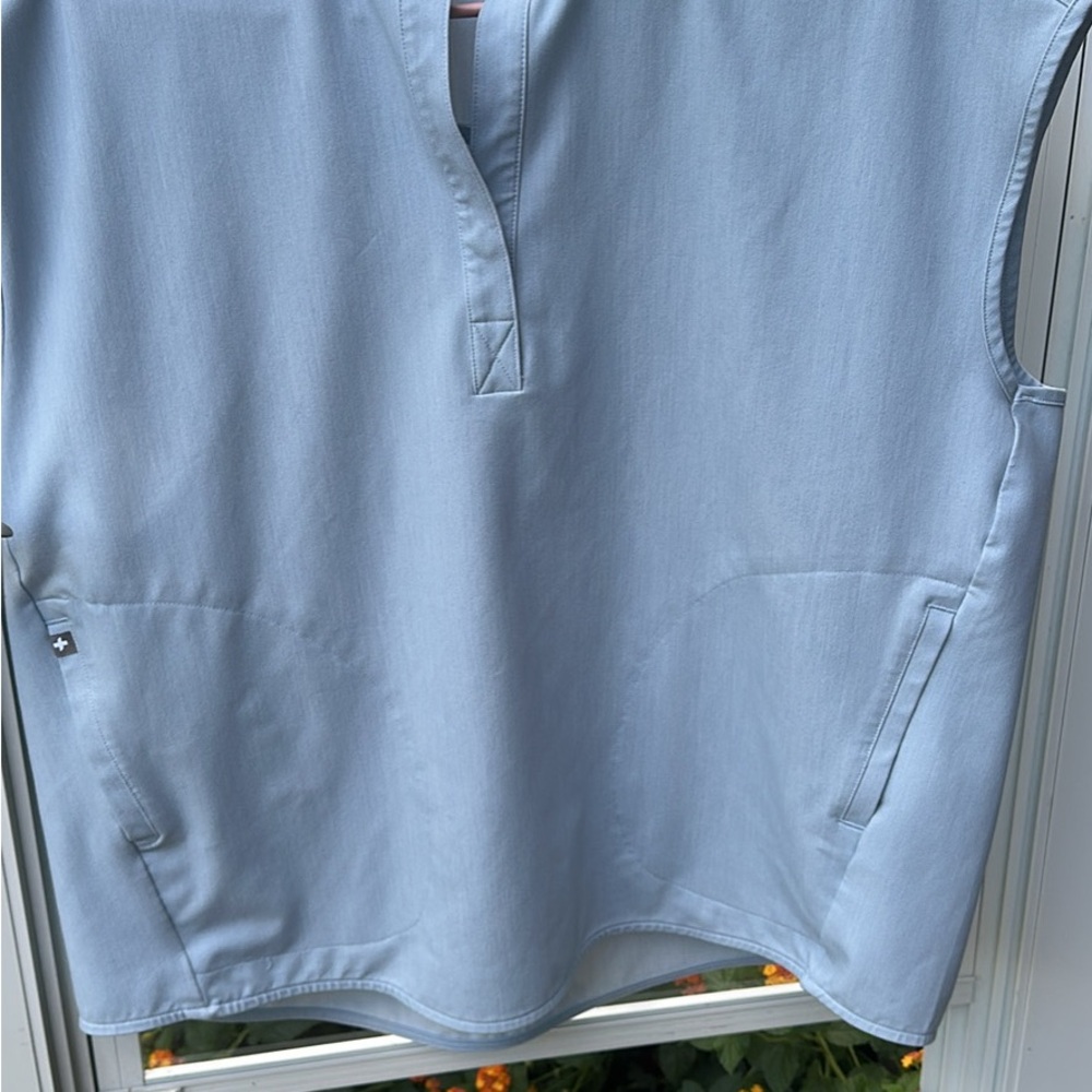 Figs Large petite Raefaela top and jogger bottoms Chambray